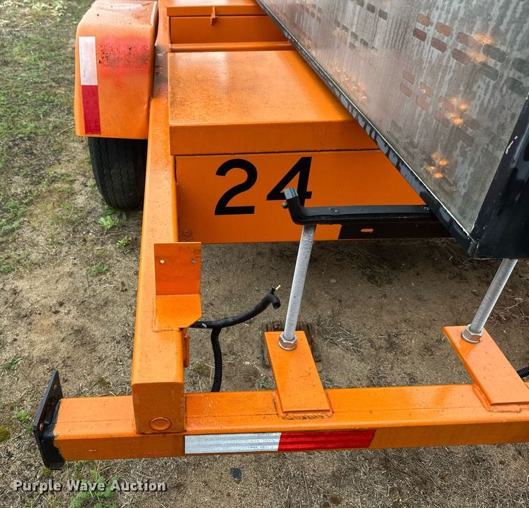 image for item DT6333 2000 American Signal message board trailer