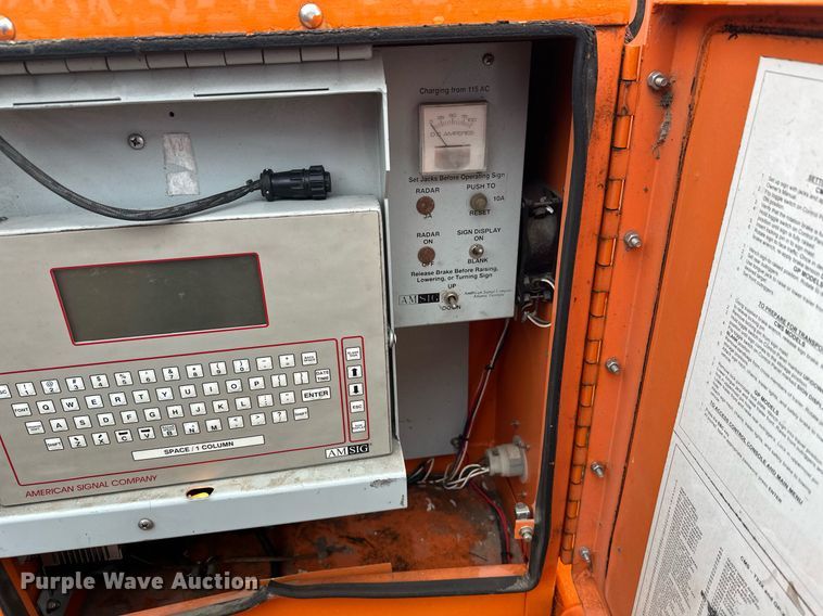 image for item DT6333 2000 American Signal message board trailer