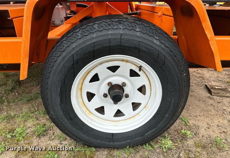 image for item DT6333 2000 American Signal message board trailer