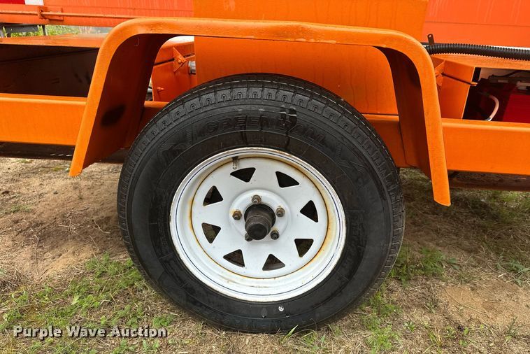 image for item DT6333 2000 American Signal message board trailer