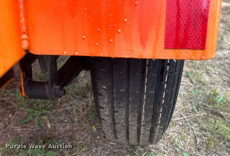 image for item DT6333 2000 American Signal message board trailer