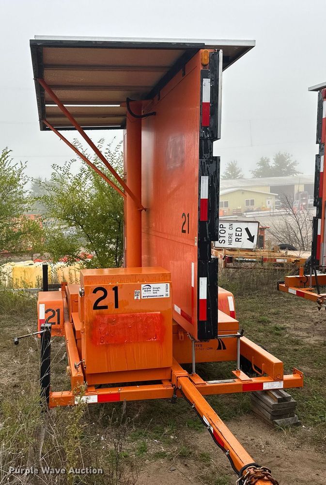 image for item DT6334 2000 American Signal message board trailer