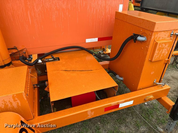 image for item DT6334 2000 American Signal message board trailer