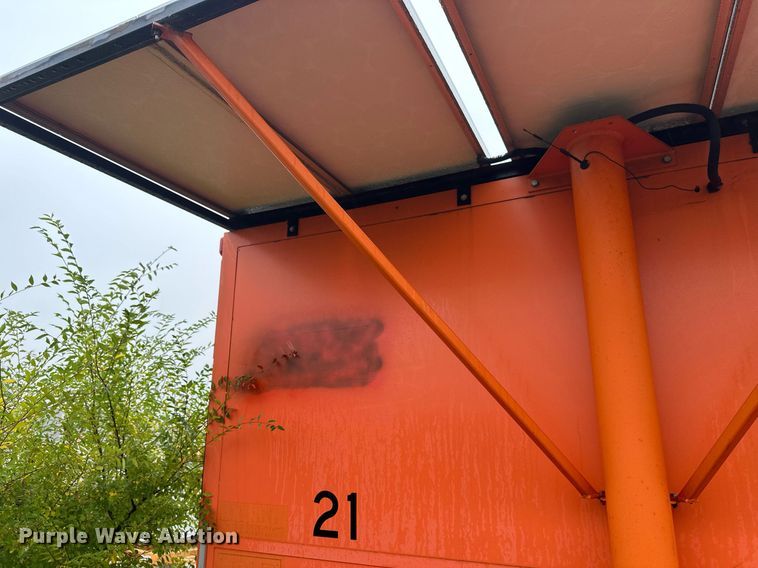 image for item DT6334 2000 American Signal message board trailer