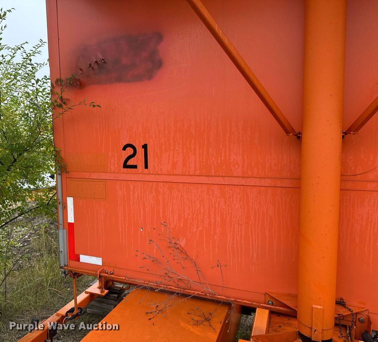 image for item DT6334 2000 American Signal message board trailer