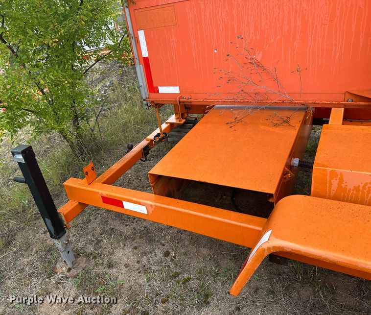 image for item DT6334 2000 American Signal message board trailer