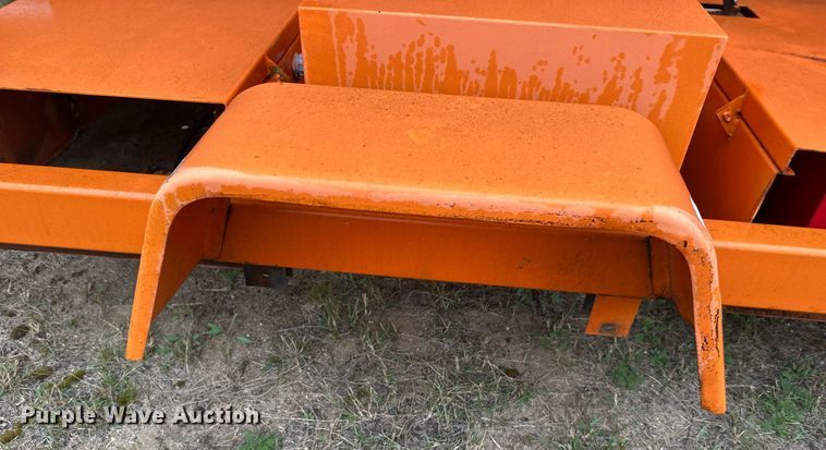 image for item DT6334 2000 American Signal message board trailer