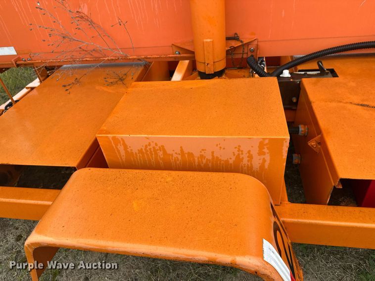 image for item DT6334 2000 American Signal message board trailer