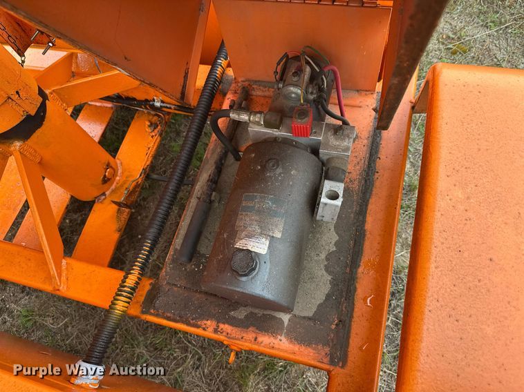 image for item DT6334 2000 American Signal message board trailer