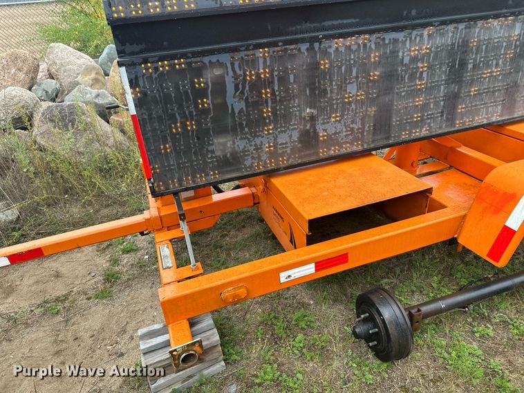 image for item DT6334 2000 American Signal message board trailer