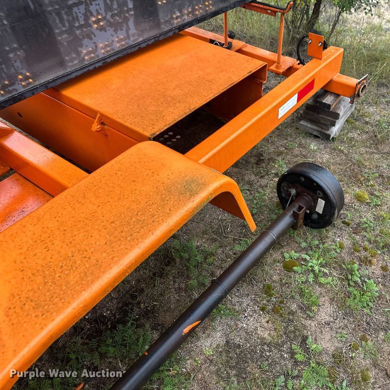 image for item DT6334 2000 American Signal message board trailer