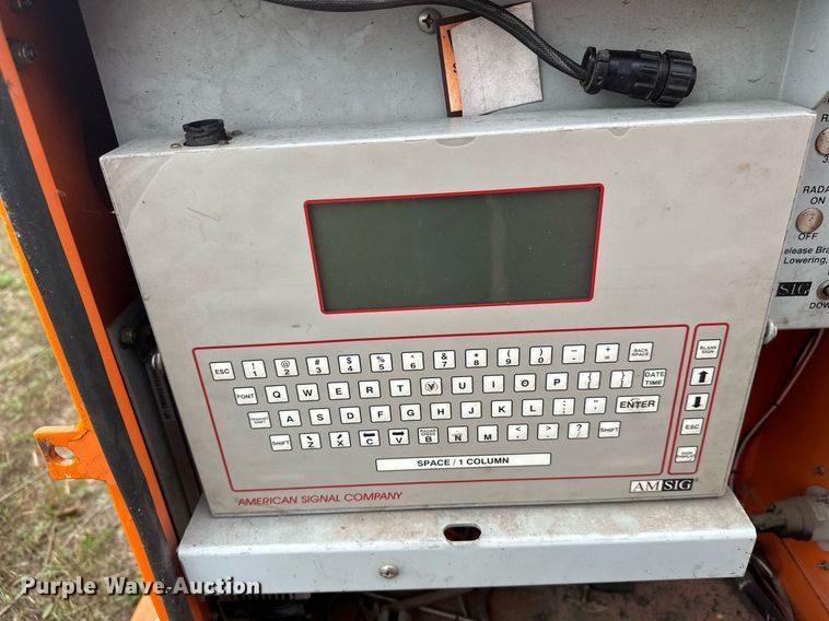 image for item DT6334 2000 American Signal message board trailer