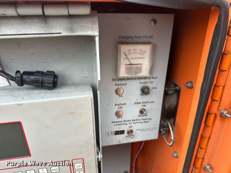 image for item DT6334 2000 American Signal message board trailer