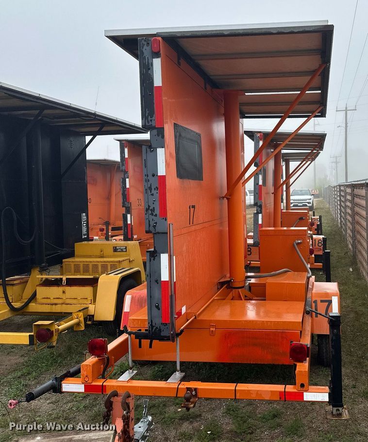 image for item DT6335 1999 American Signal message board trailer