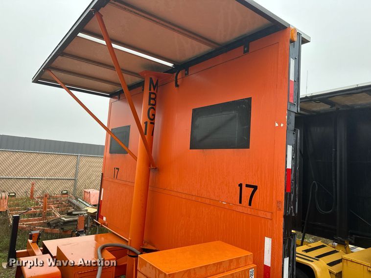 image for item DT6335 1999 American Signal message board trailer