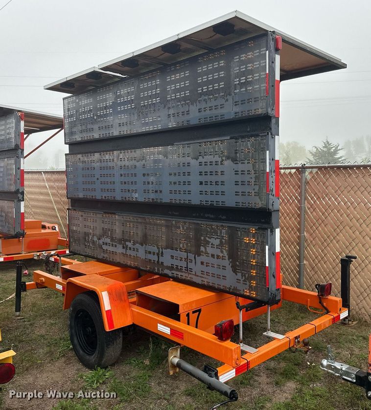 image for item DT6335 1999 American Signal message board trailer