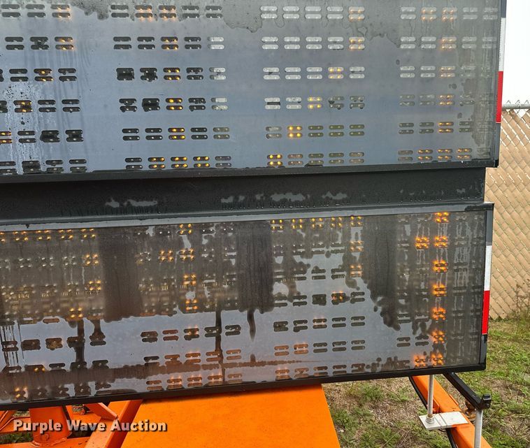 image for item DT6335 1999 American Signal message board trailer