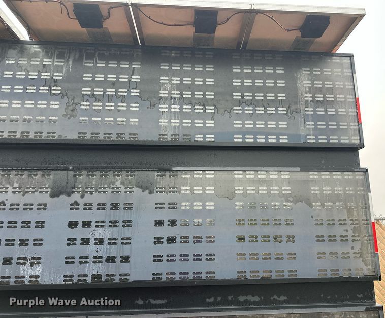 image for item DT6335 1999 American Signal message board trailer