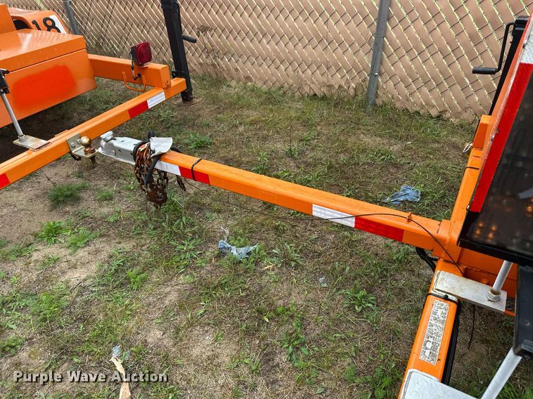 image for item DT6335 1999 American Signal message board trailer