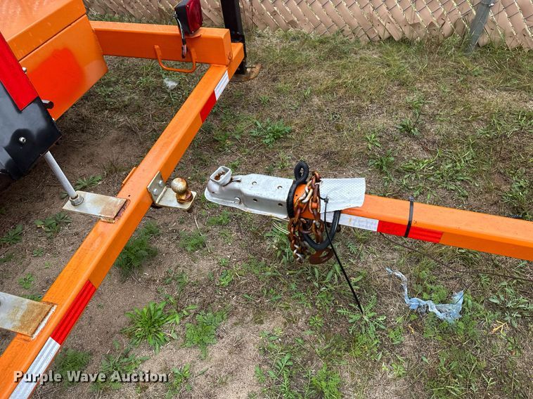 image for item DT6335 1999 American Signal message board trailer