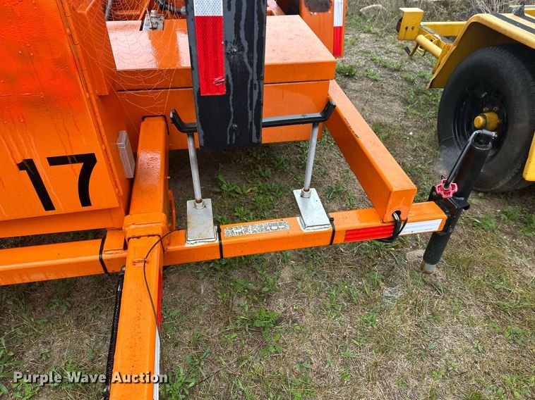 image for item DT6335 1999 American Signal message board trailer