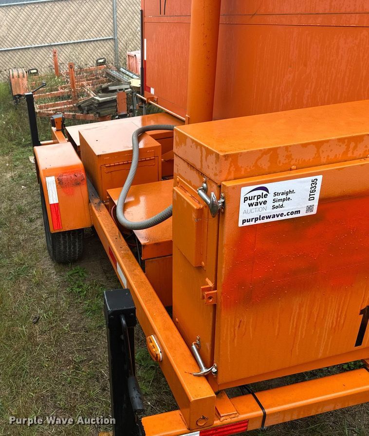 image for item DT6335 1999 American Signal message board trailer