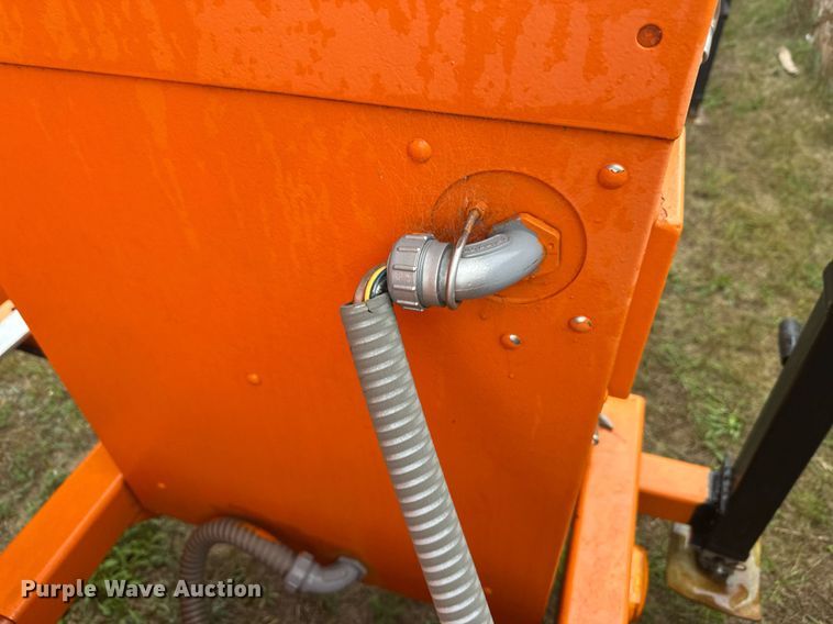 image for item DT6335 1999 American Signal message board trailer