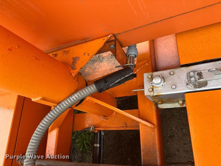 image for item DT6335 1999 American Signal message board trailer