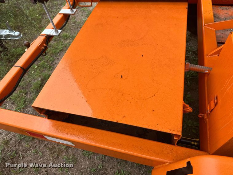 image for item DT6335 1999 American Signal message board trailer