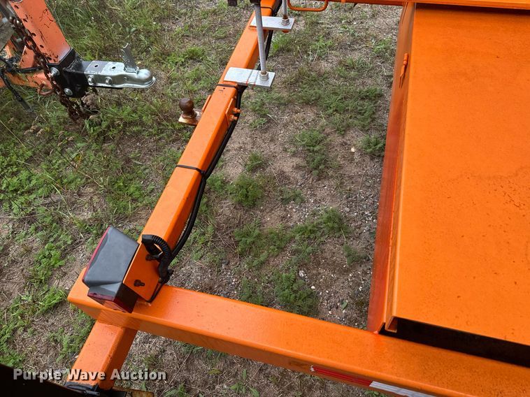 image for item DT6335 1999 American Signal message board trailer