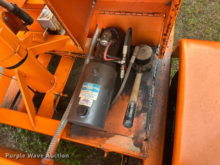 image for item DT6335 1999 American Signal message board trailer