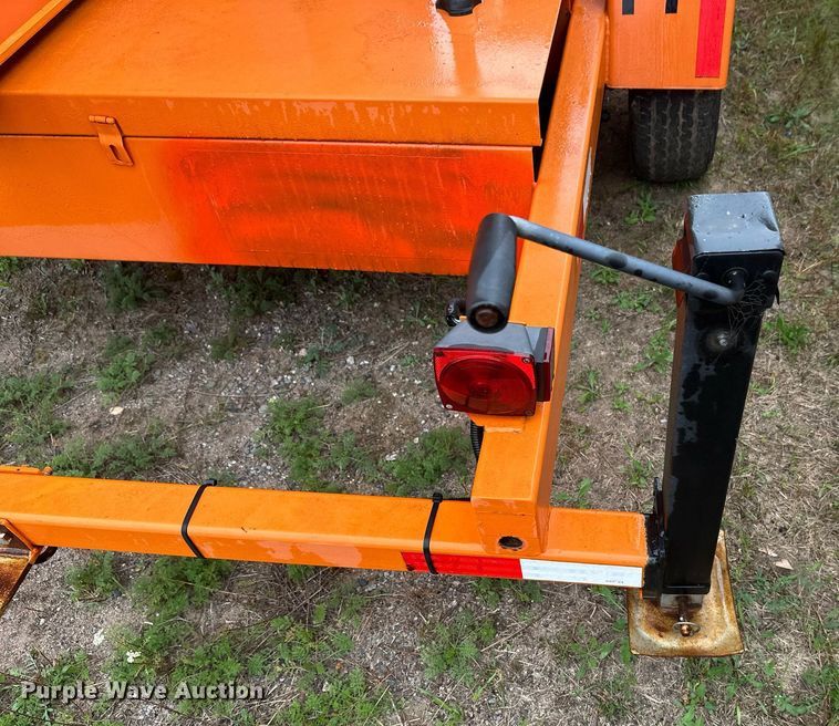 image for item DT6335 1999 American Signal message board trailer