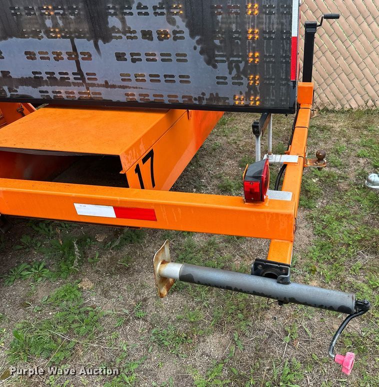 image for item DT6335 1999 American Signal message board trailer