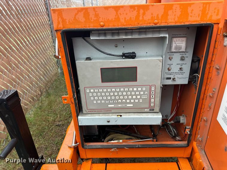 image for item DT6335 1999 American Signal message board trailer