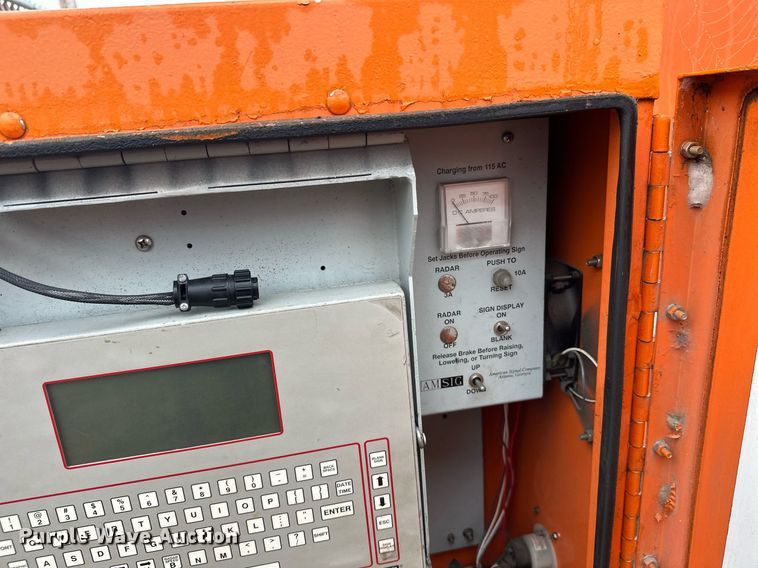 image for item DT6335 1999 American Signal message board trailer