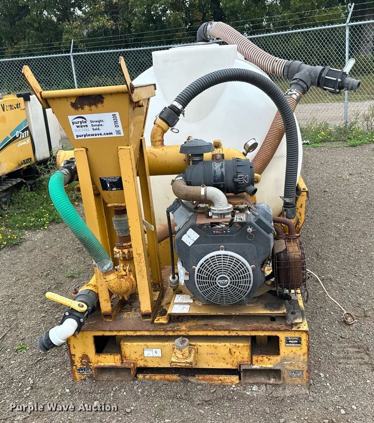 image for item DT6339 2004 Vermeer ST750A mud mixer