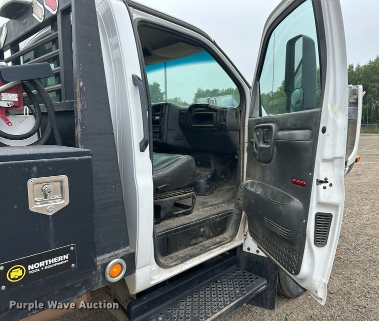 image for item DT6341 2009 Chevrolet C4500 flatbed truck