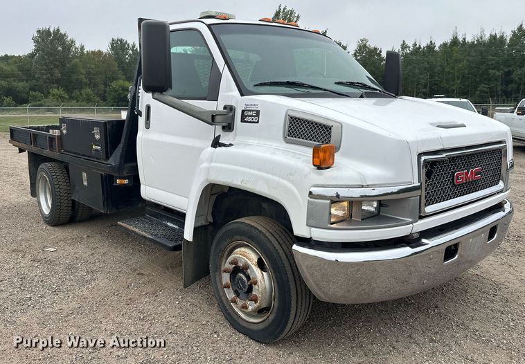 image for item DT6343 2006 GMC C4500 flatbed truck