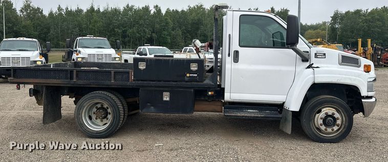 image for item DT6343 2006 GMC C4500 flatbed truck