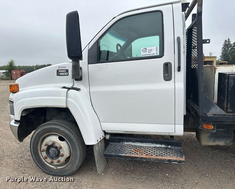 image for item DT6343 2006 GMC C4500 flatbed truck