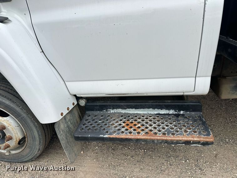 image for item DT6343 2006 GMC C4500 flatbed truck