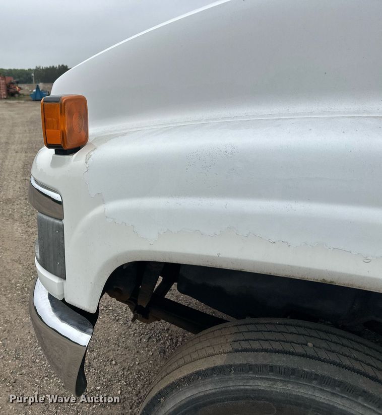 image for item DT6343 2006 GMC C4500 flatbed truck