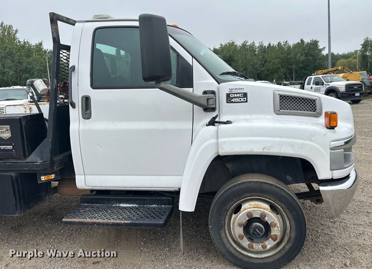 image for item DT6343 2006 GMC C4500 flatbed truck