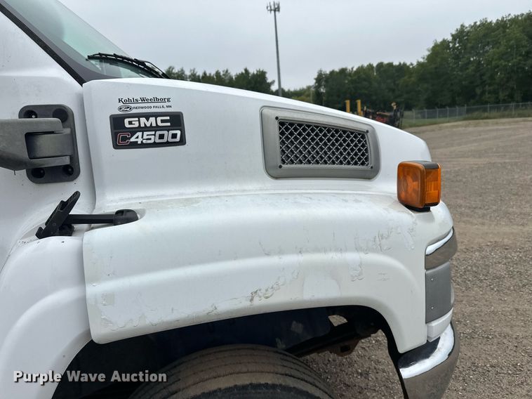 image for item DT6343 2006 GMC C4500 flatbed truck