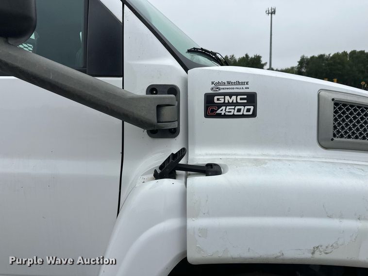 image for item DT6343 2006 GMC C4500 flatbed truck