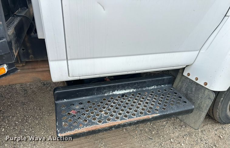 image for item DT6343 2006 GMC C4500 flatbed truck