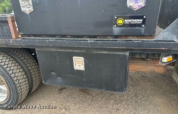 image for item DT6343 2006 GMC C4500 flatbed truck