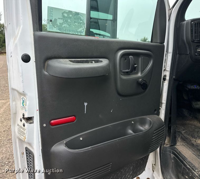 image for item DT6343 2006 GMC C4500 flatbed truck