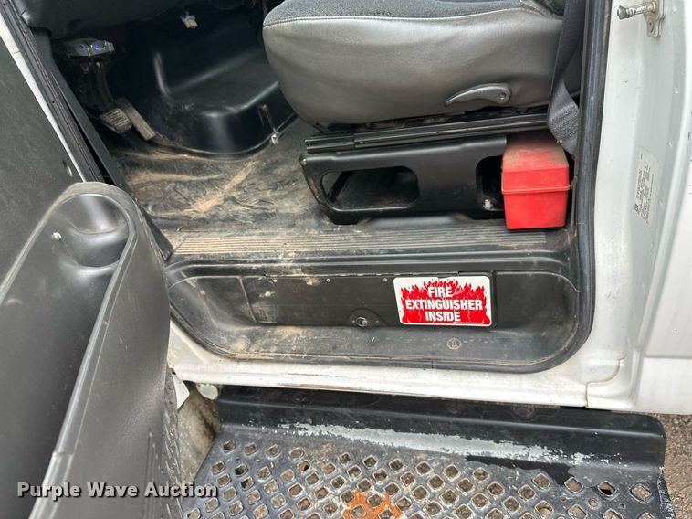 image for item DT6343 2006 GMC C4500 flatbed truck