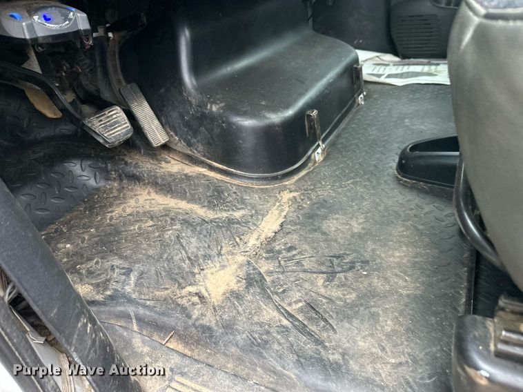 image for item DT6343 2006 GMC C4500 flatbed truck